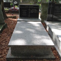 Źródło: https://cmentarze.um.warszawa.pl/pomnik.aspx?pom_id=48645 [dostęp: 23.04.2025].