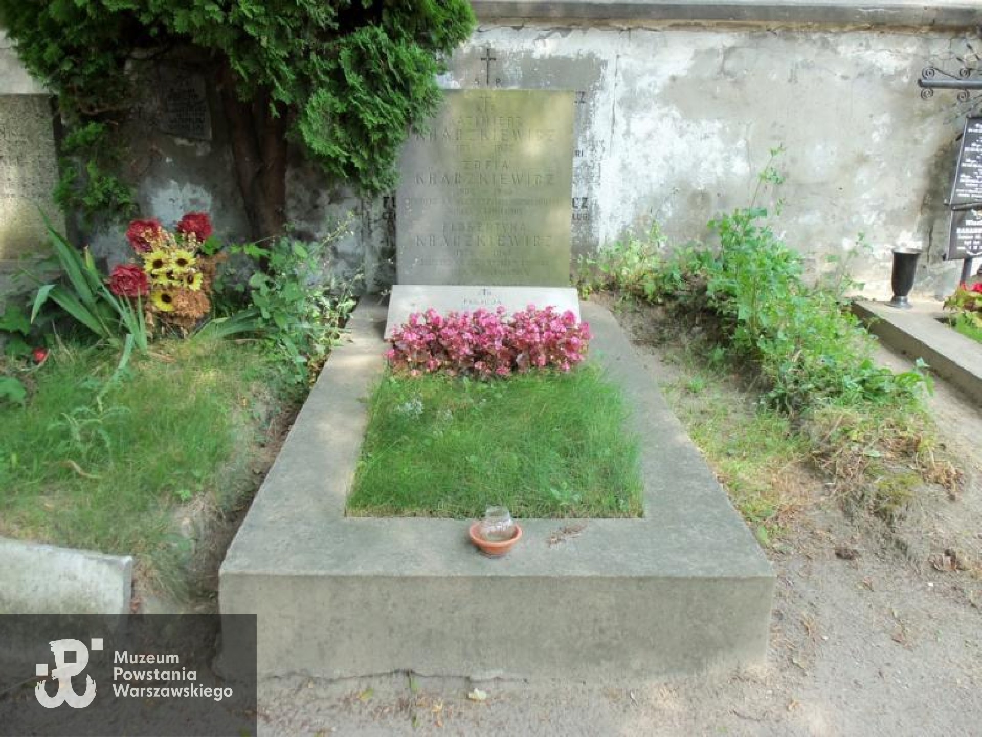 Źródło: https://cmentarze.um.warszawa.pl/pomnik.aspx?pom_id=20651 [dostęp: 14.07.2026].