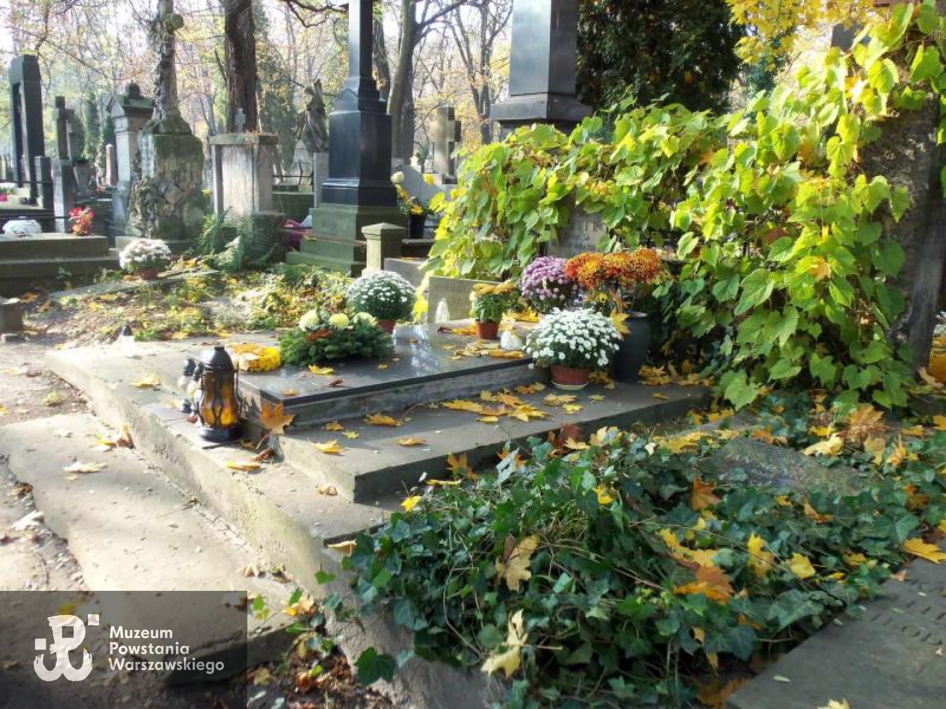 Źródło: https://cmentarze.um.warszawa.pl/pomnik.aspx?pom_id=14450 [dostęp: 23.04.2025].