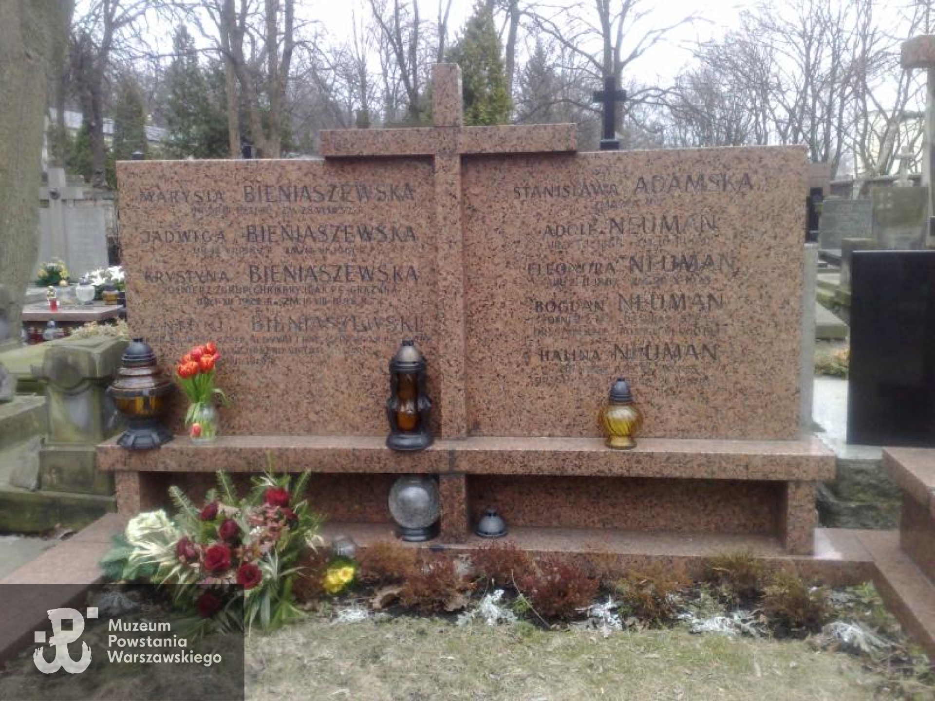 Źródło: https://cmentarze.um.warszawa.pl/pomnik.aspx?pom_id=6155 [dostęp: 10.04.2025].