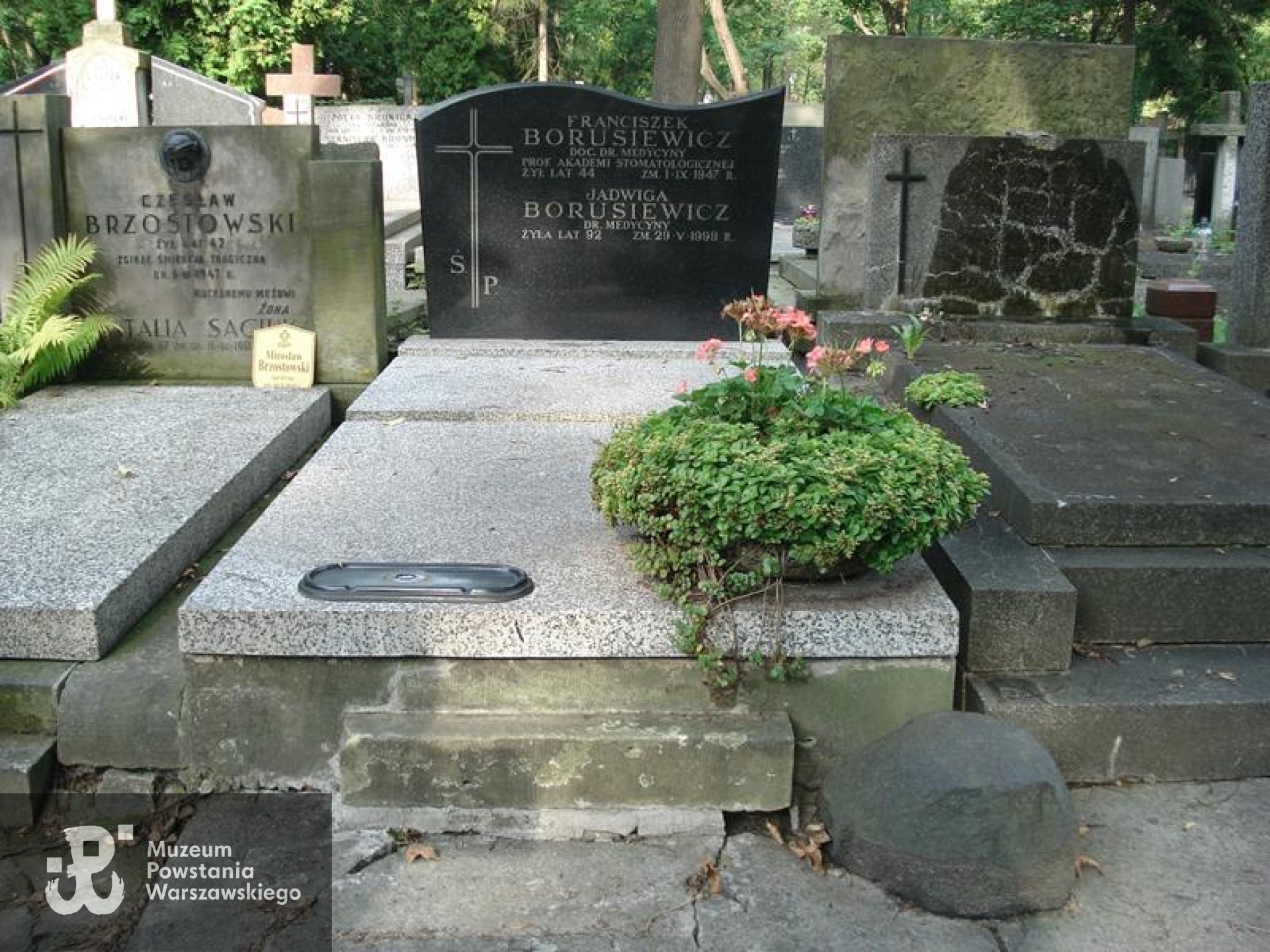 Źródło: https://cmentarze.um.warszawa.pl/pomnik.aspx?pom_id=46987 [dostęp: 06.06.2025].