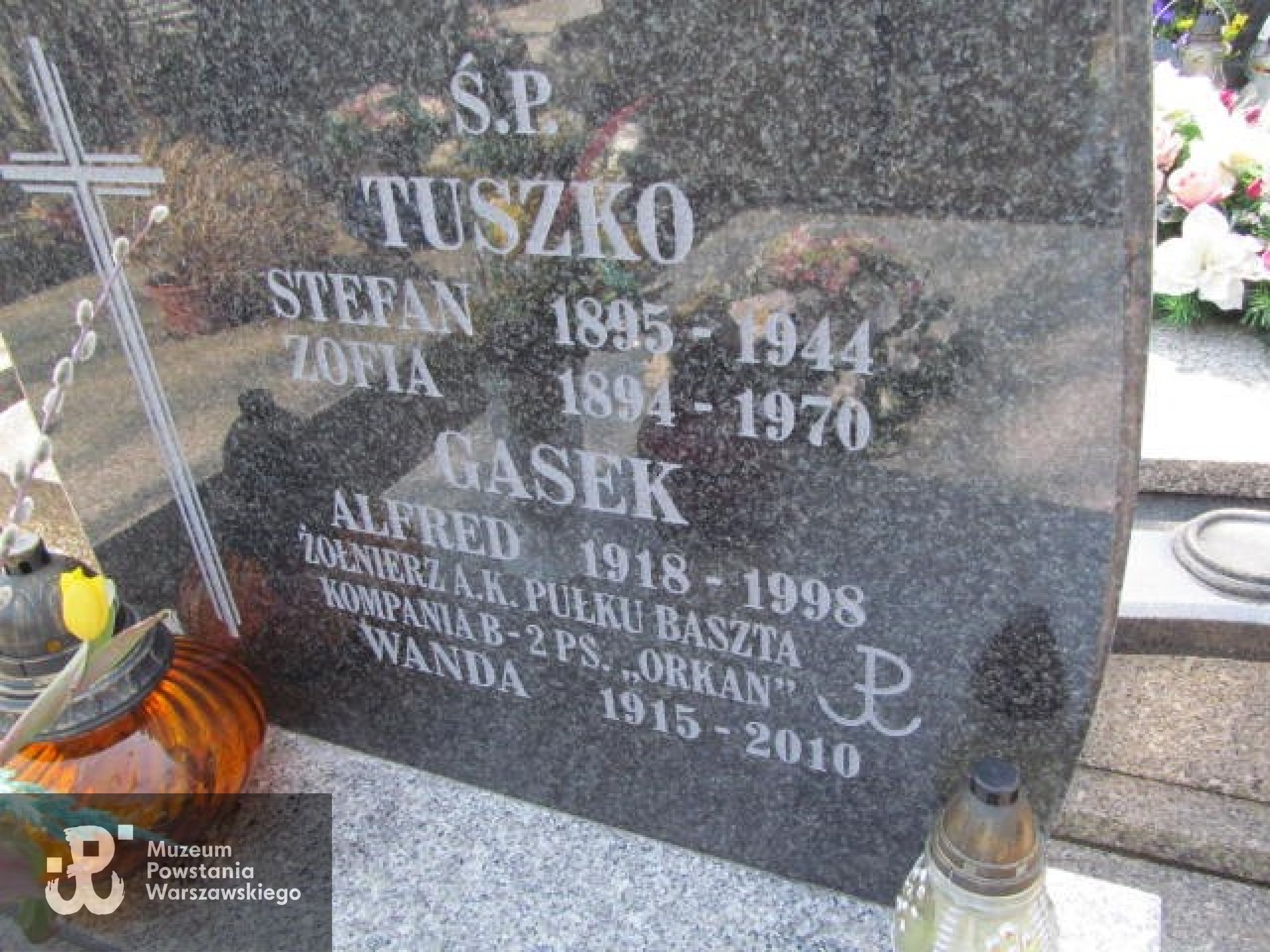Źródło: https://grobonet.com/p/warszawaczerniakowski/8576/alfred-gasek-1917-warszawa-czerniakowski [dostęp: 23.03.2026].