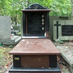 Źródło: https://cmentarze.um.warszawa.pl/pomnik.aspx?pom_id=38741 [dostęp: 16.09.2025].