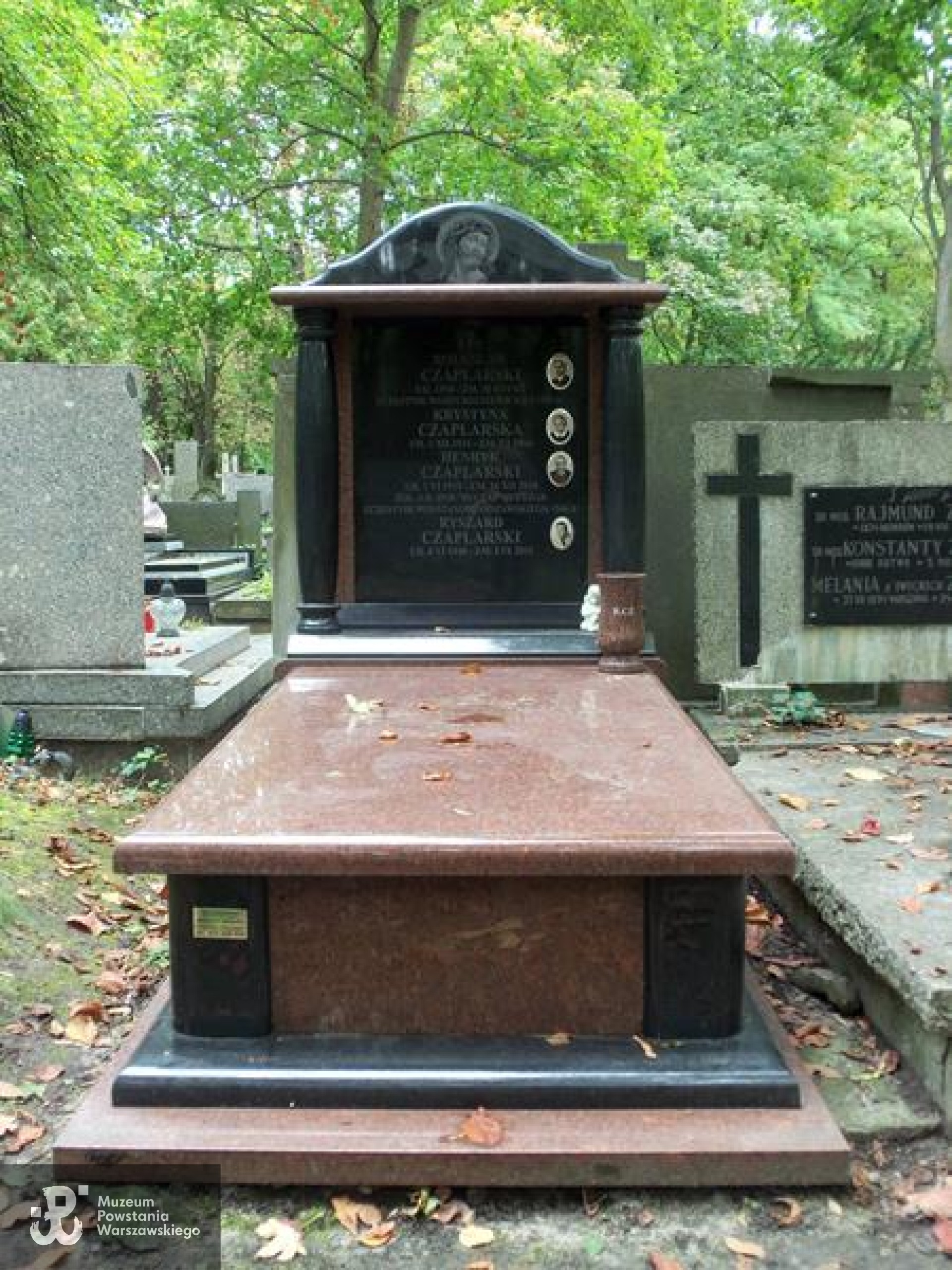 Źródło: https://cmentarze.um.warszawa.pl/pomnik.aspx?pom_id=38741 [dostęp: 16.09.2025].