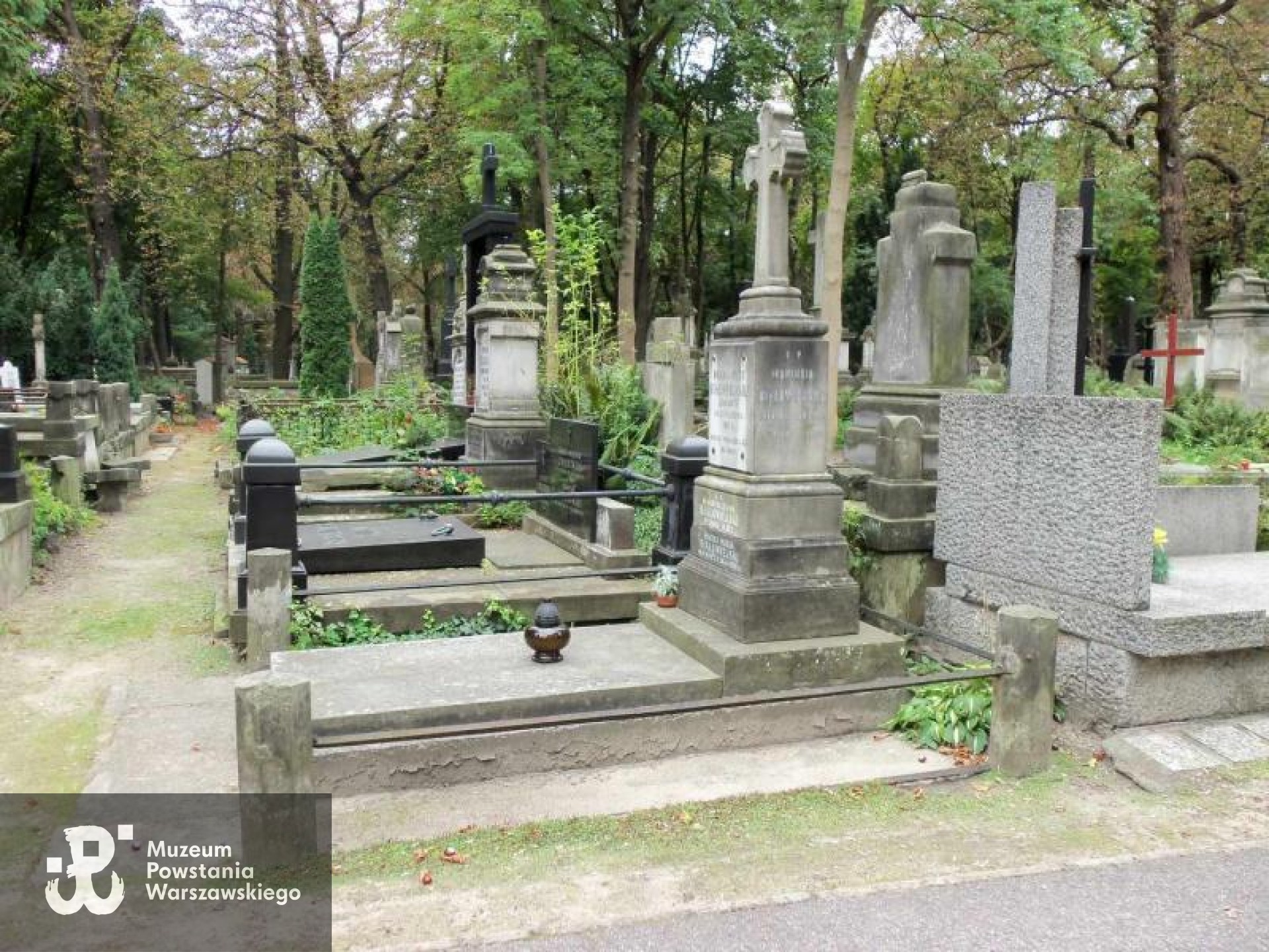 Źródło: https://cmentarze.um.warszawa.pl/pomnik.aspx?pom_id=13118 [dostęp: 20.05.2025].