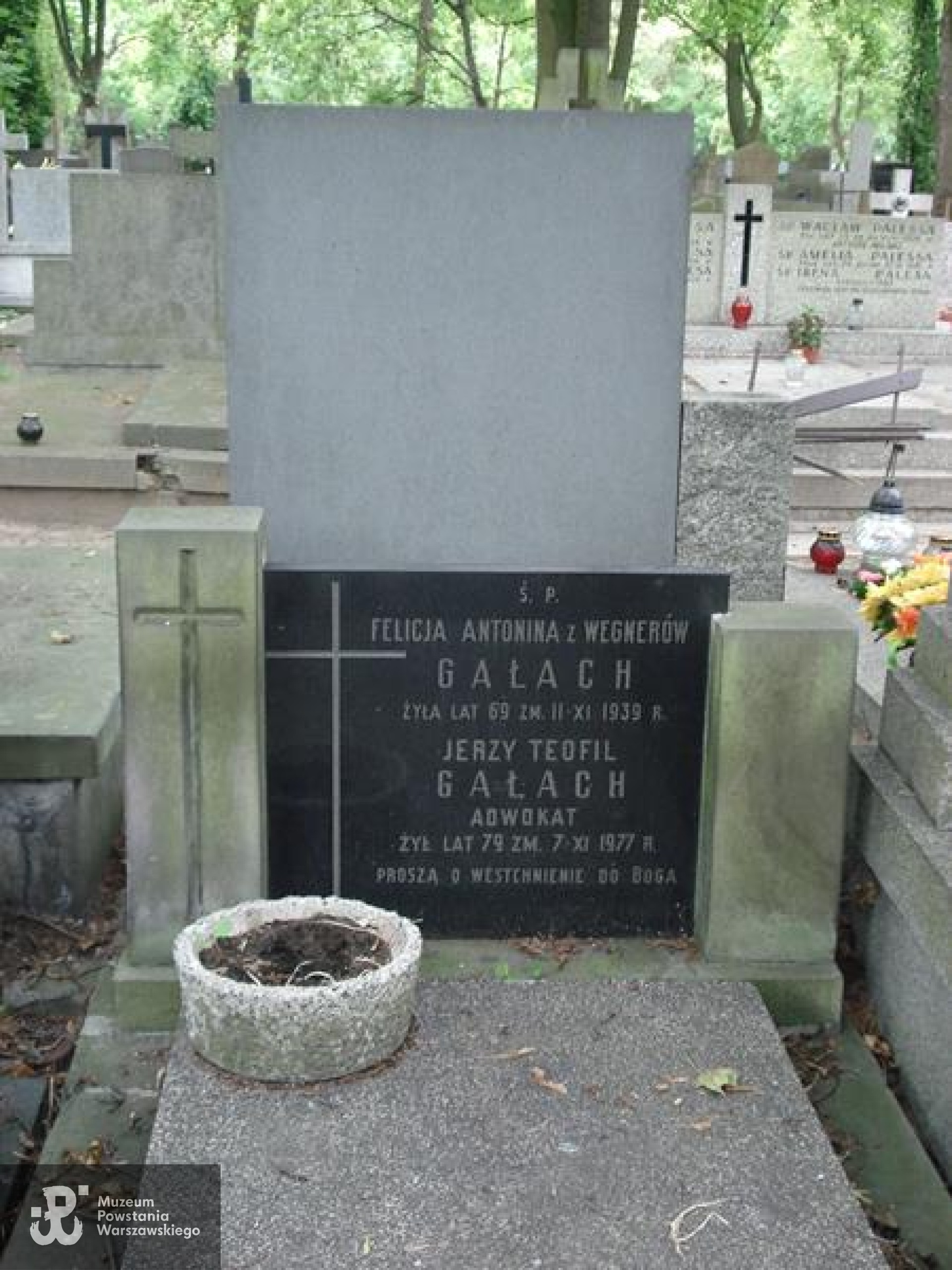 Źródło: https://cmentarze.um.warszawa.pl/pomnik.aspx?pom_id=44419 [dostęp: 20.03.2026].