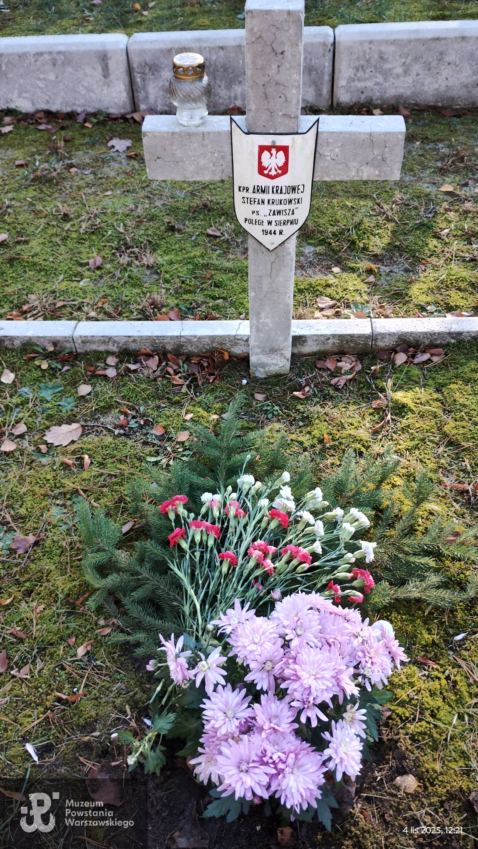 Źródło: Formularz zgłoszeniowy do Bazy grobów Powstańców Warszawskich (zdjęcie wykonane przez córkę Stefana Krukowskiego).