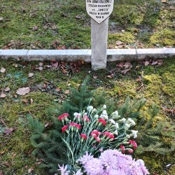 Źródło: Formularz zgłoszeniowy do Bazy grobów Powstańców Warszawskich (zdjęcie wykonane przez córkę Stefana Krukowskiego).