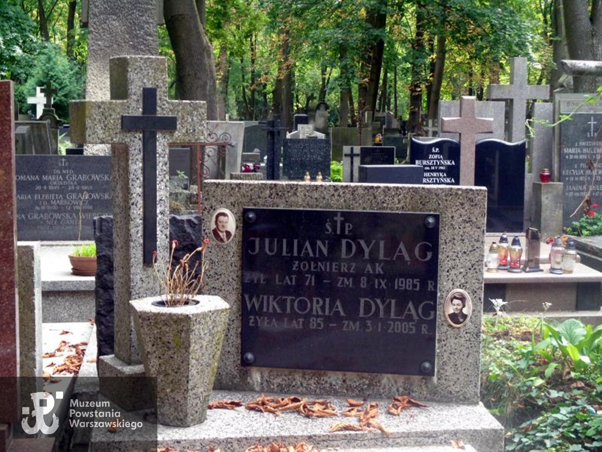 Źródło: https://cmentarze.um.warszawa.pl/pomnik.aspx?pom_id=53880 [dostęp: 16.01.2026].