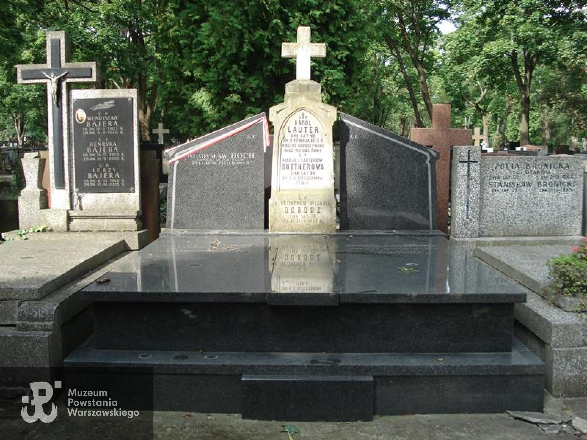 Źródło: https://cmentarze.um.warszawa.pl/pomnik.aspx?pom_id=47070 [dostęp: 10.07.2026].