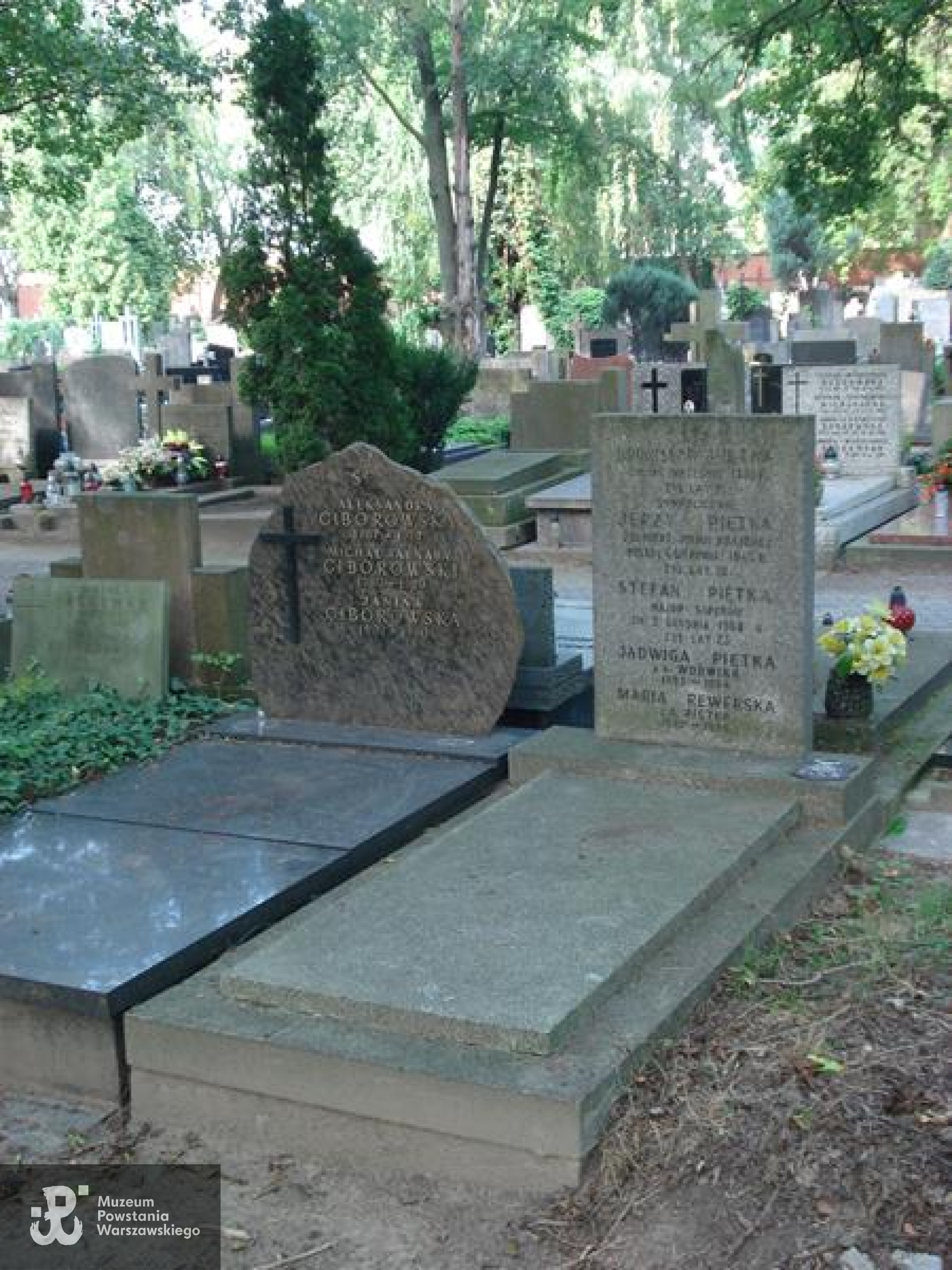 Źródło: https://cmentarze.um.warszawa.pl/pomnik.aspx?pom_id=44344 [dostęp: 10.04.2025].