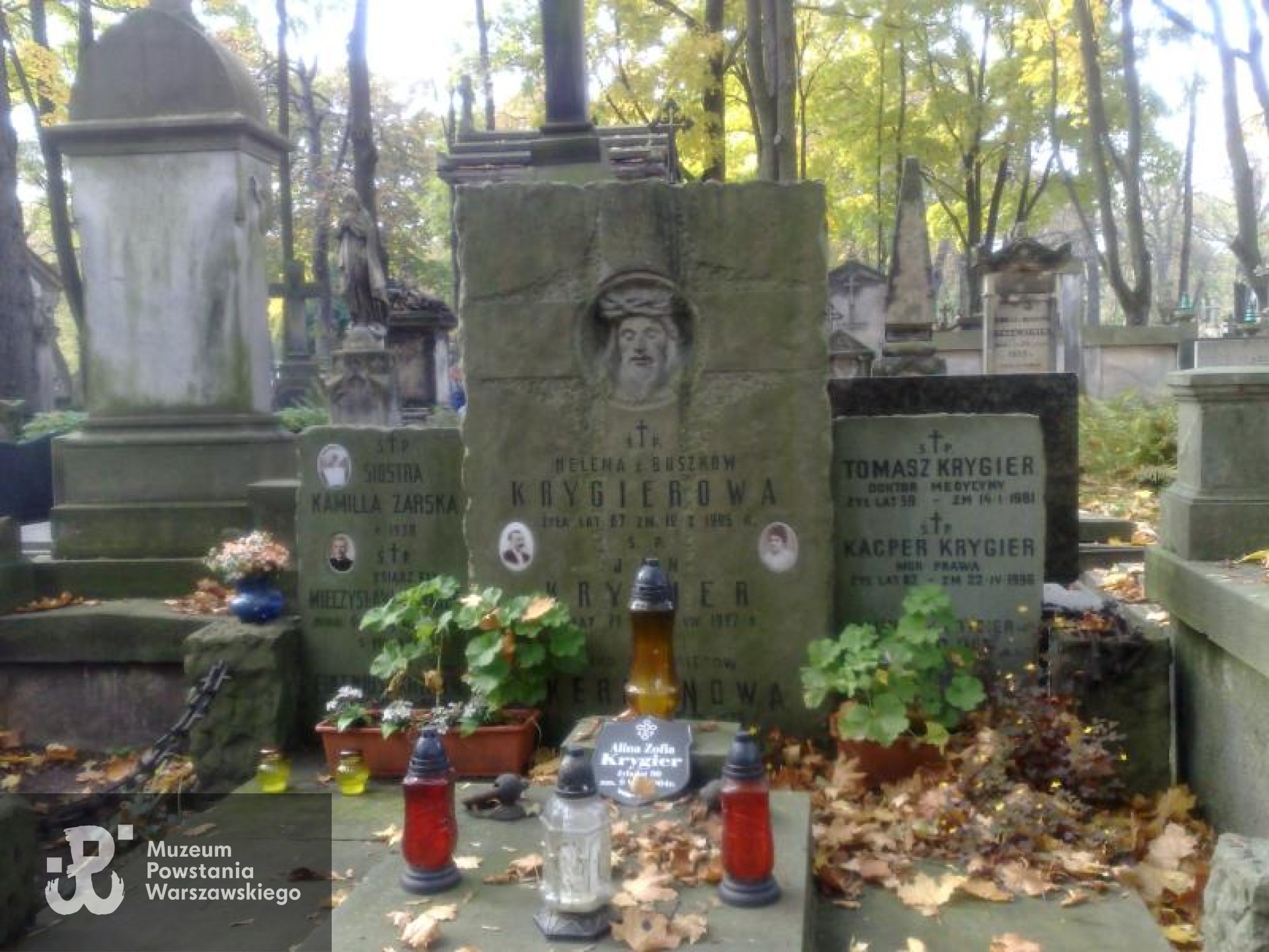 Źródło: https://cmentarze.um.warszawa.pl/pomnik.aspx?pom_id=5602 [dostęp: 23.04.2025].