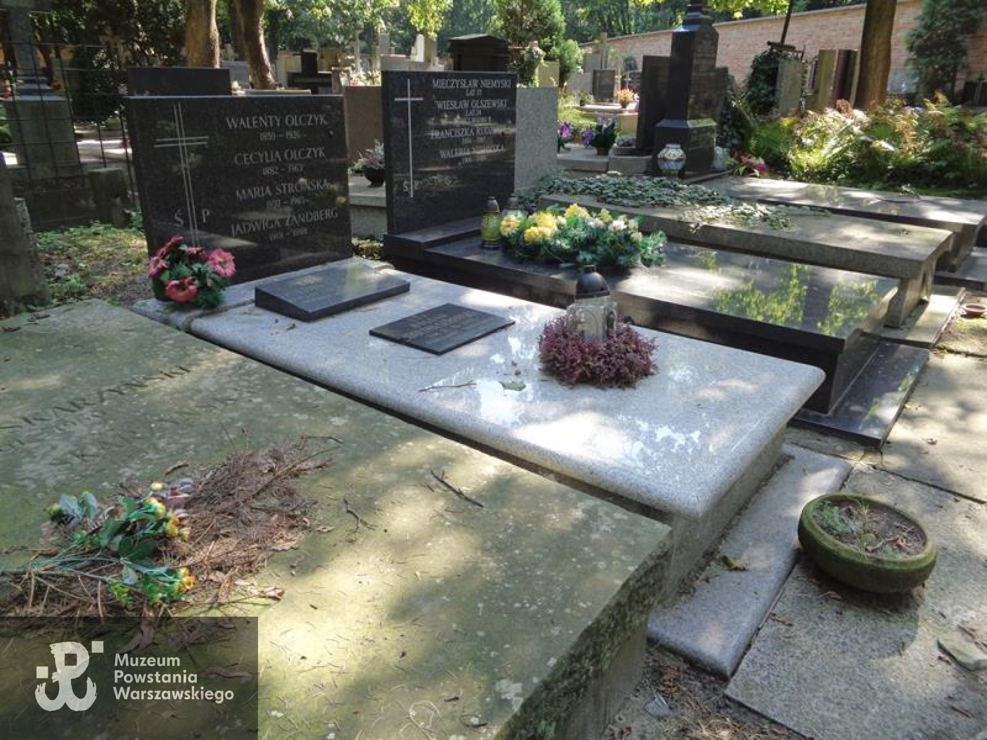 Źródło: https://cmentarze.um.warszawa.pl/pomnik.aspx?pom_id=67267 [dostęp: 23.10.2025].