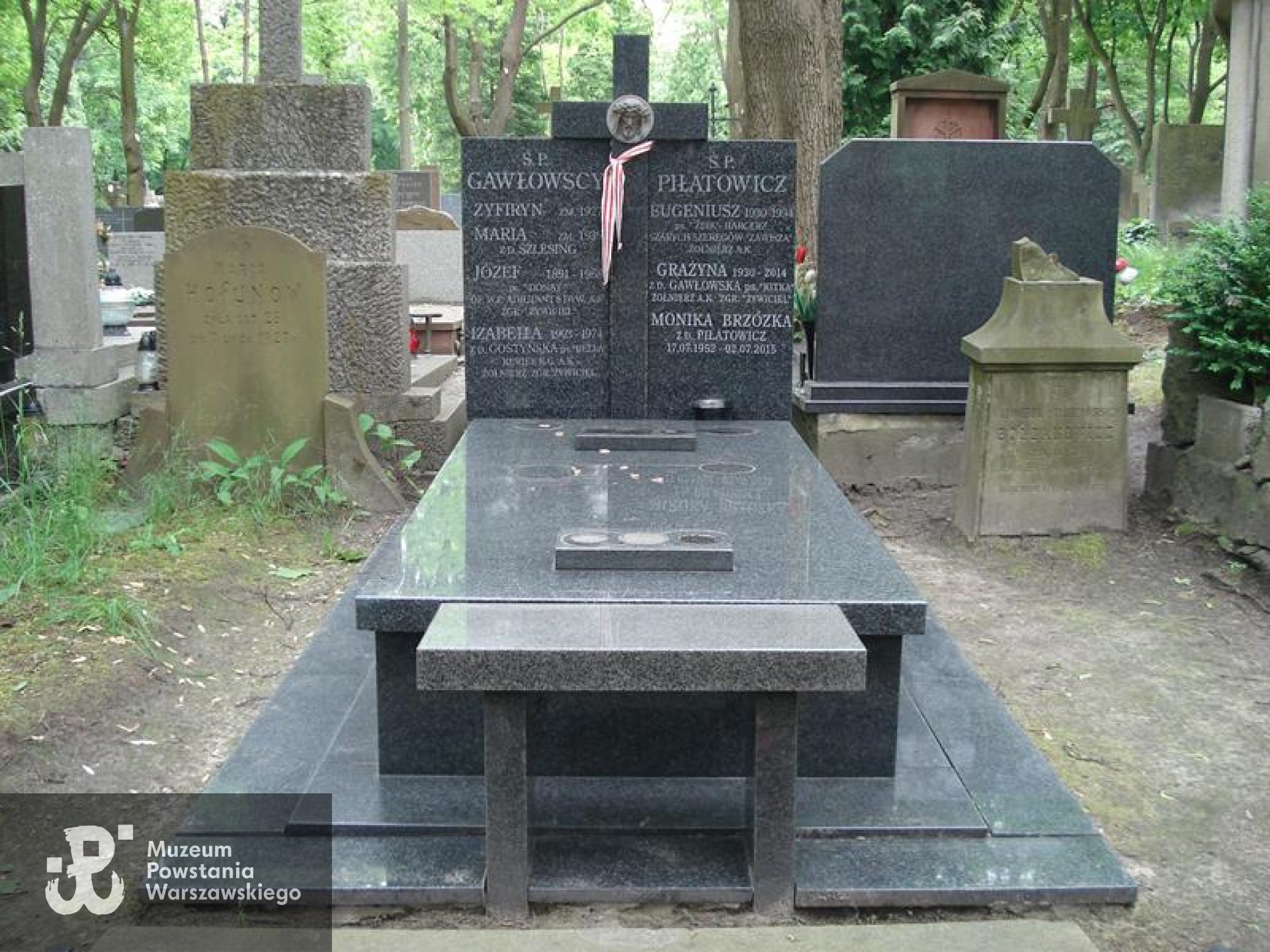 Źródło: https://cmentarze.um.warszawa.pl/pomnik.aspx?pom_id=42902 [dostęp: 24.03.2026].