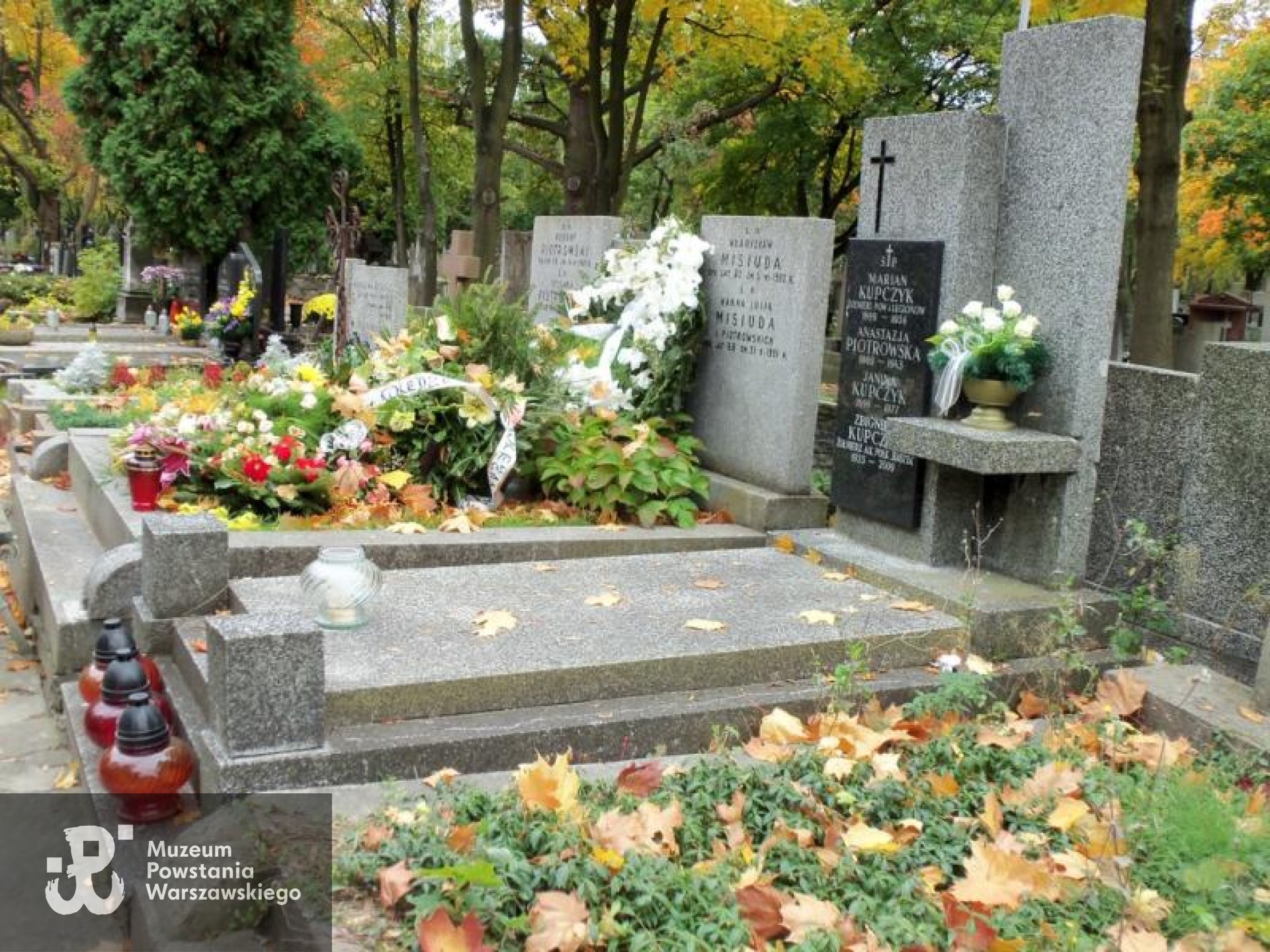 Źródło: https://cmentarze.um.warszawa.pl/pomnik.aspx?pom_id=25664 [dostęp: 9.04.2025].