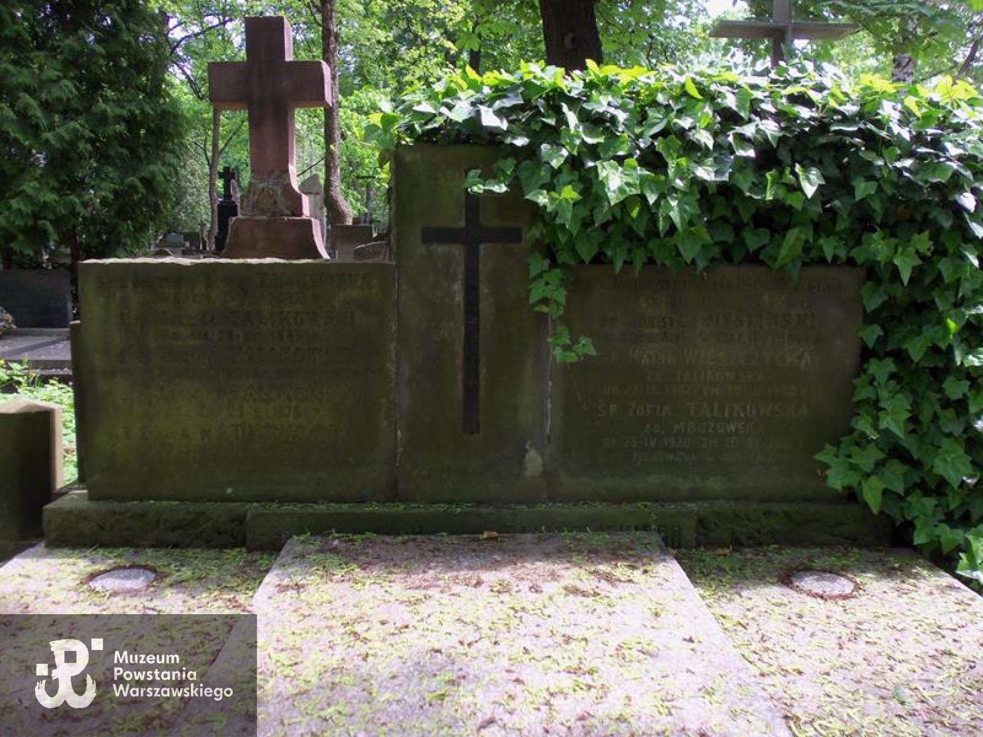 Źródło: https://cmentarze.um.warszawa.pl/pomnik.aspx?pom_id=4460 [dostęp: 9.04.2025].