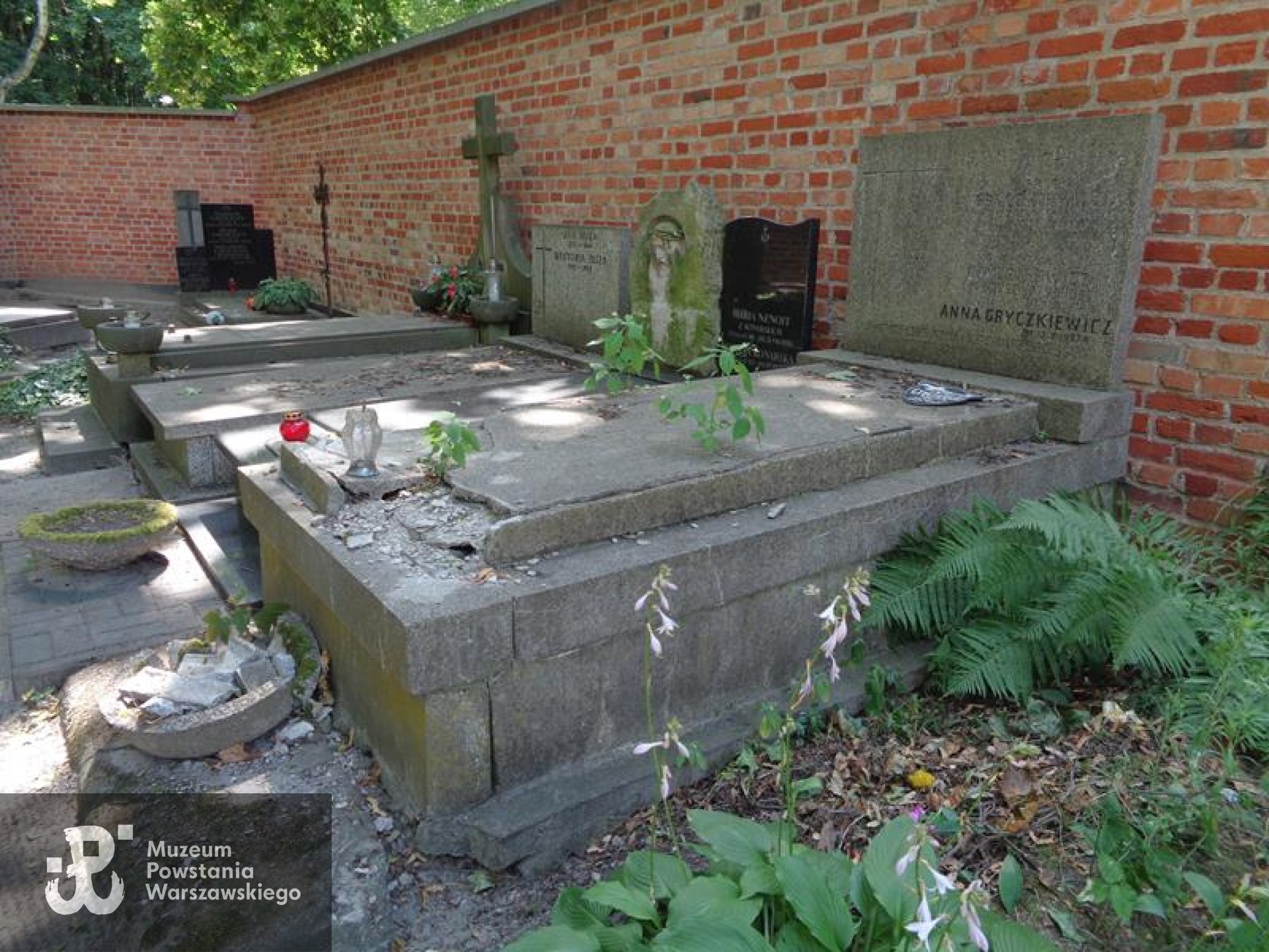 Źródło: https://cmentarze.um.warszawa.pl/pomnik.aspx?pom_id=68534 [dostęp: 9.04.2025].