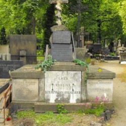 Źródło: https://cmentarze.um.warszawa.pl/pomnik.aspx?pom_id=10609 [dostęp: 16.01.2026].