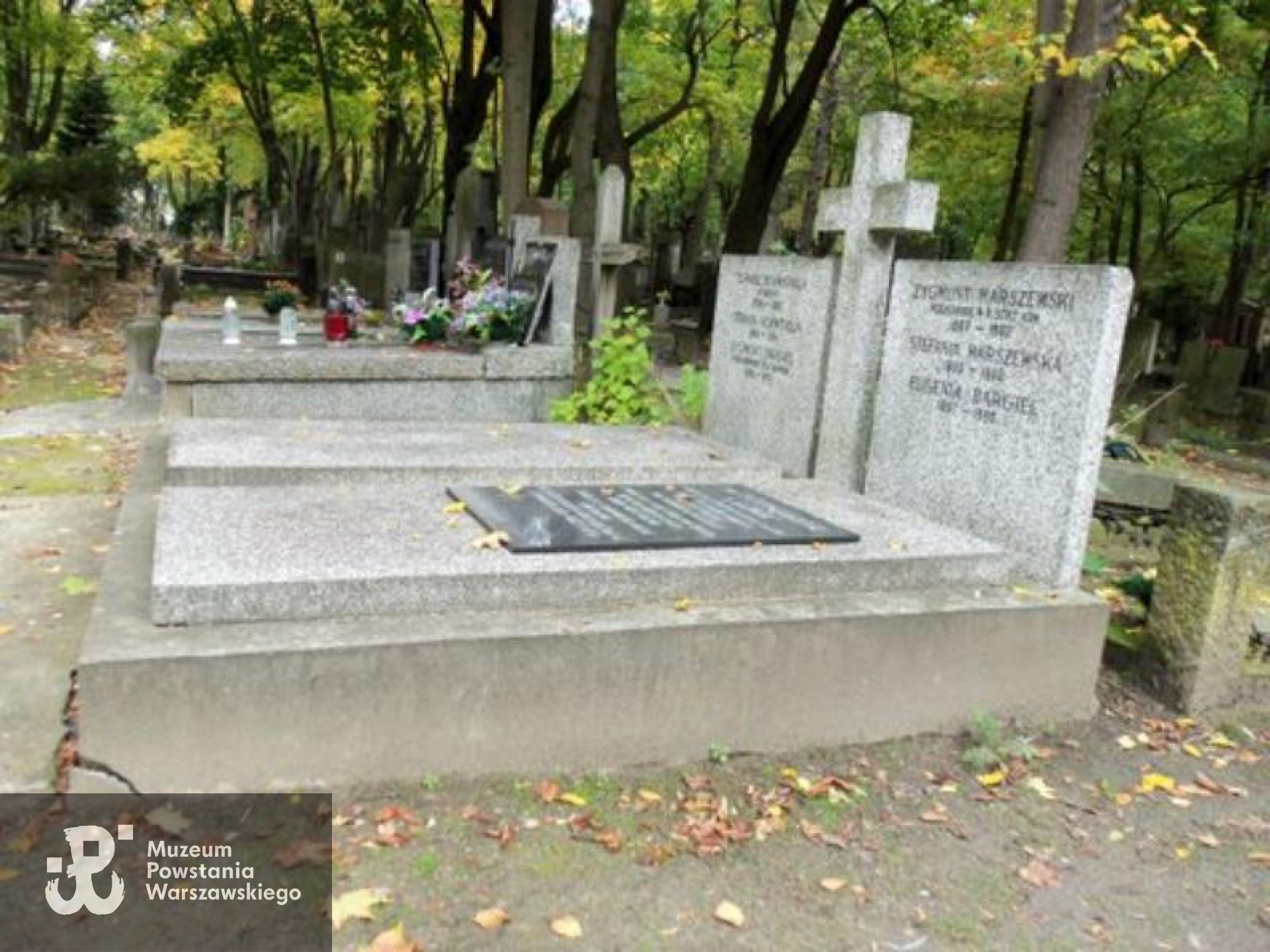 Źródło: https://cmentarze.um.warszawa.pl/pomnik.aspx?pom_id=28450 [dostęp: 12.05.2025].