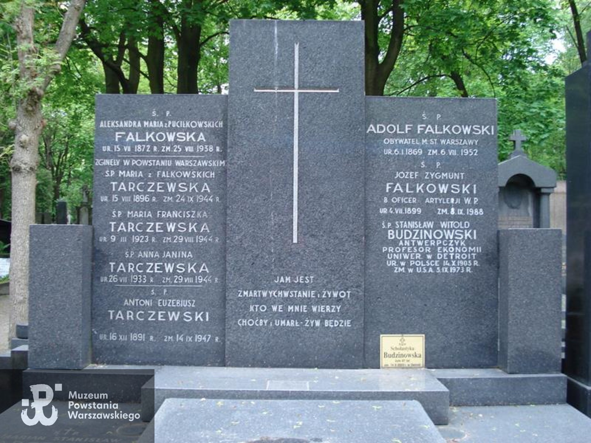 Źródło: https://cmentarze.um.warszawa.pl/pomnik.aspx?pom_id=34098 [dostęp: 26.01.2026].