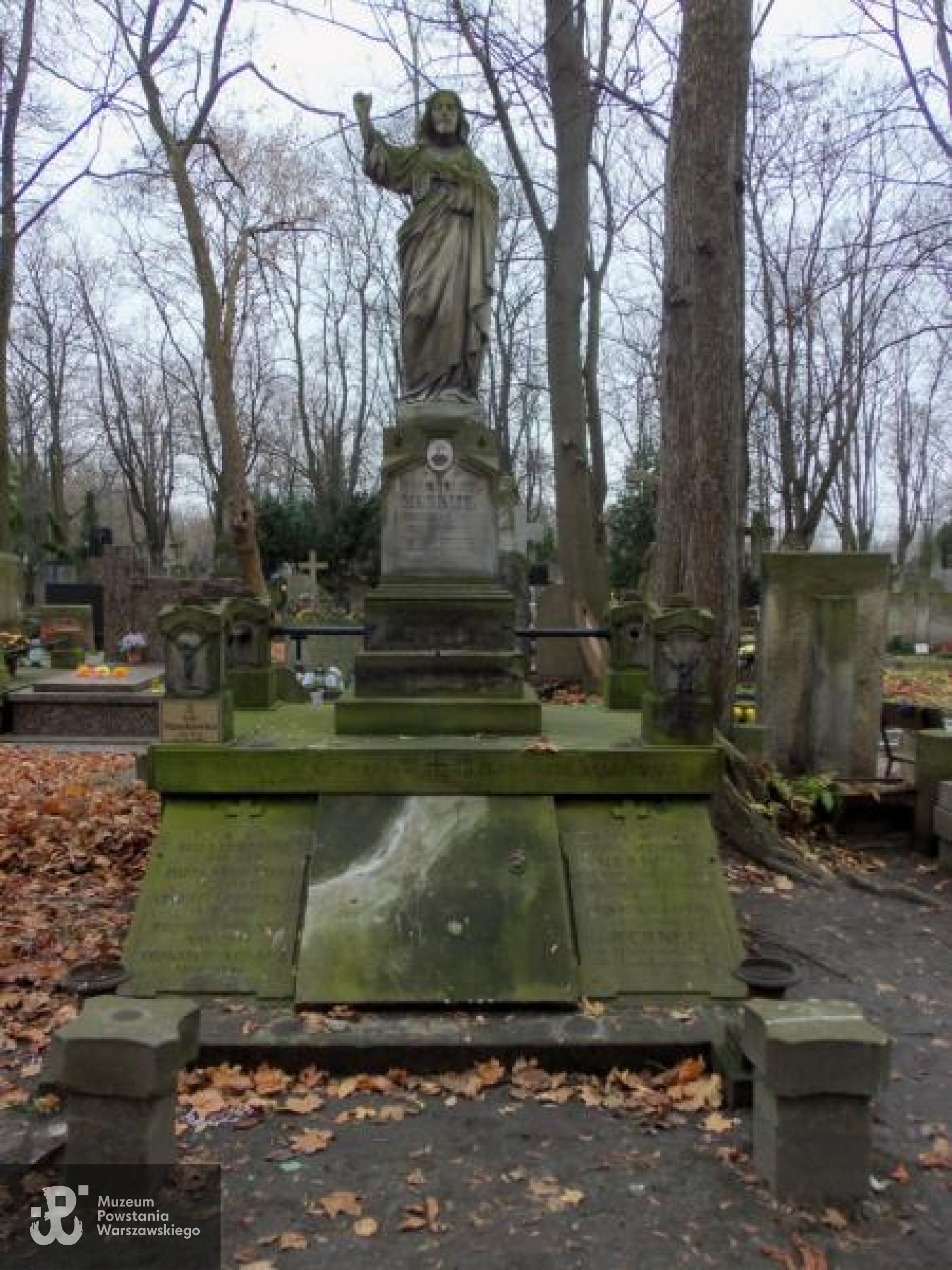 Źródło: https://cmentarze.um.warszawa.pl/pomnik.aspx?pom_id=24755 [dostęp: 23.04.2025].