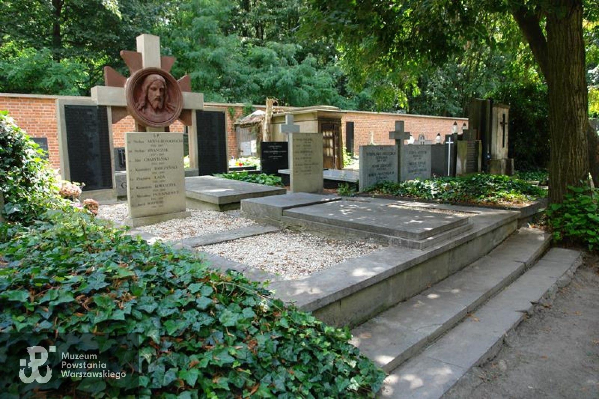 Źródło: https://cmentarze.um.warszawa.pl/pomnik.aspx?pom_id=41446 [dostęp: 10.04.2025].