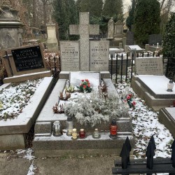 Grób symboliczny na Cmentarzu Ewangelicko-Augsburskim w Warszawie.