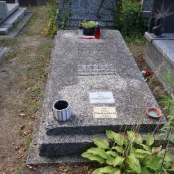 Źródło: https://pl.findagrave.com/memorial/250875999/janina-bierut [dostęp: 26.03.2026].