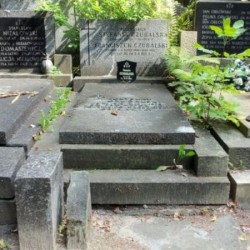 Źródło: https://cmentarze.um.warszawa.pl/pomnik.aspx?pom_id=27582 [dostęp: 24.09.2025].