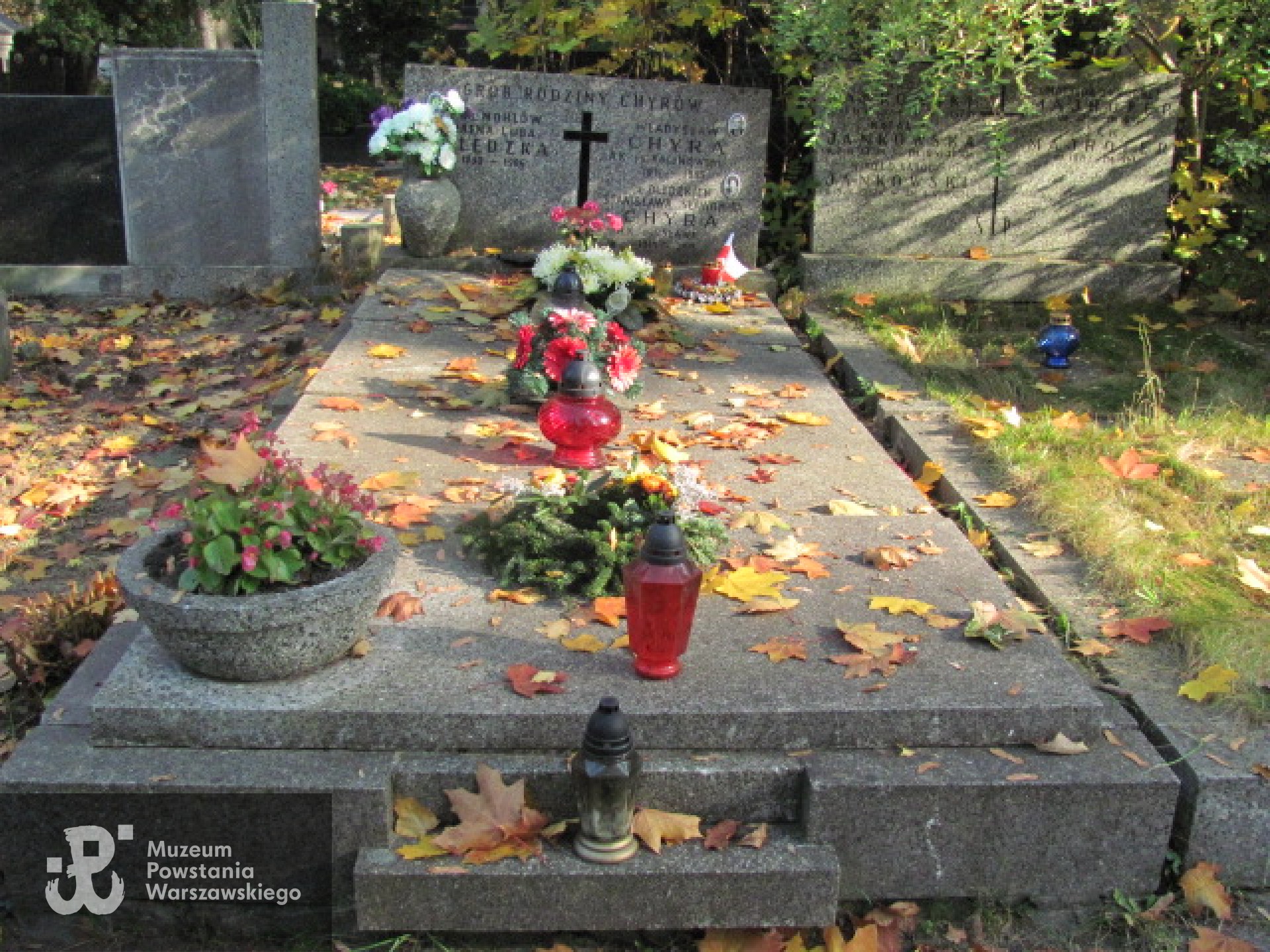 Źródło: https://wawamlynarska.grobonet.com/grobonet/start.php?id=detale&idg=3567&inni=0&cinki=0 [dostęp: 08.09.2025].