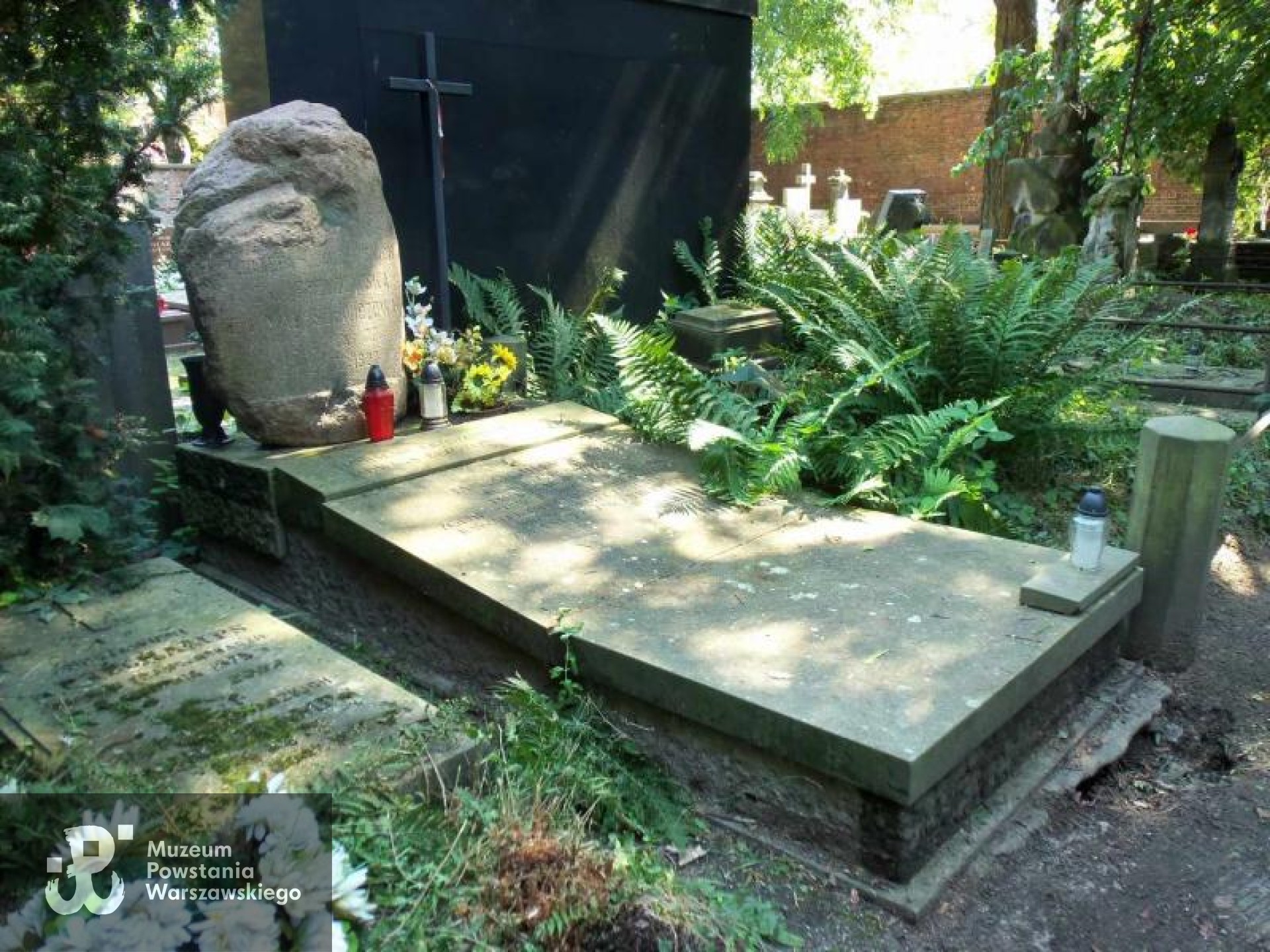 Źródło: https://cmentarze.um.warszawa.pl/pomnik.aspx?pom_id=11731 [dostęp: 10.04.2025].