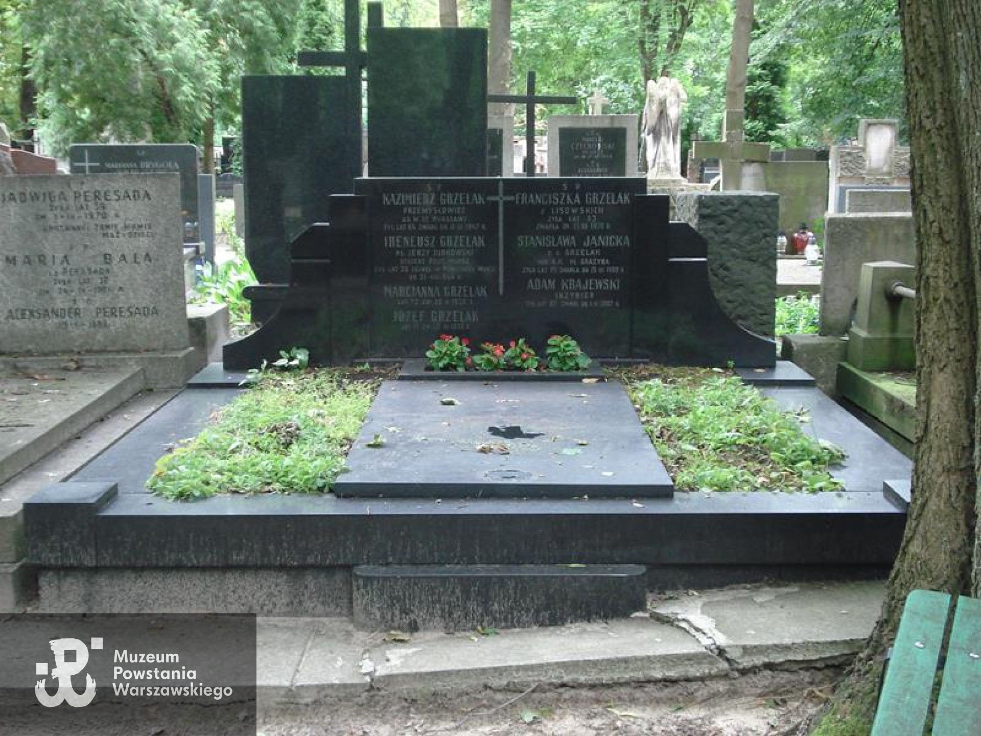 Źródło: https://cmentarze.um.warszawa.pl/pomnik.aspx?pom_id=45488 [dostęp: 01.07.2026].
