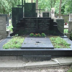 Źródło: https://cmentarze.um.warszawa.pl/pomnik.aspx?pom_id=45488 [dostęp: 01.07.2026].