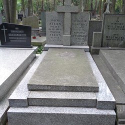 Źródło: https://cmentarze.um.warszawa.pl/pomnik.aspx?pom_id=49434 [dostęp: 25.04.2025].