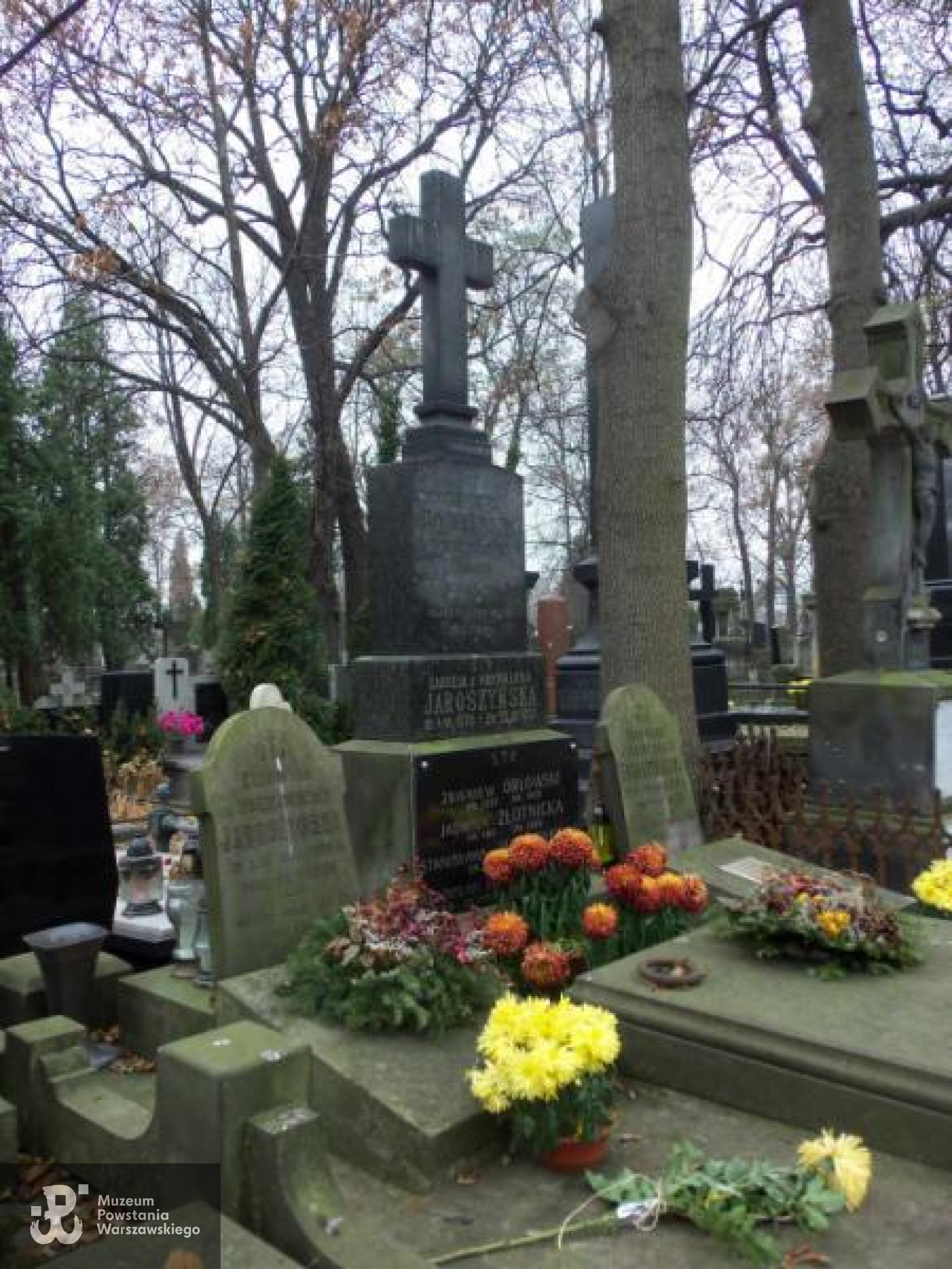 Źródło: https://cmentarze.um.warszawa.pl/pomnik.aspx?pom_id=15023 [dostęp: 1.07.2026].