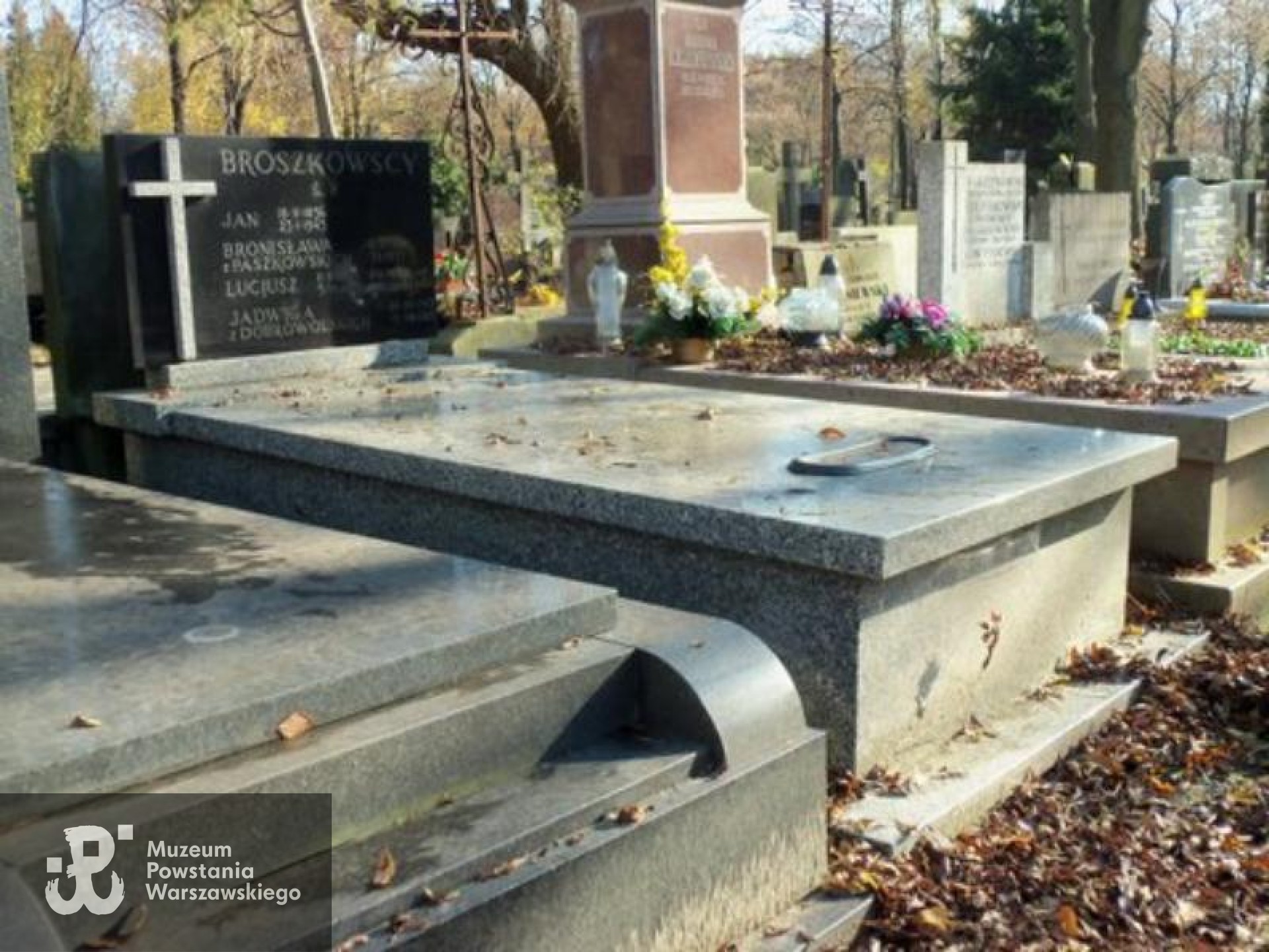 Źródło: https://cmentarze.um.warszawa.pl/pomnik.aspx?pom_id=29465 [dostęp: 09.06.2025].