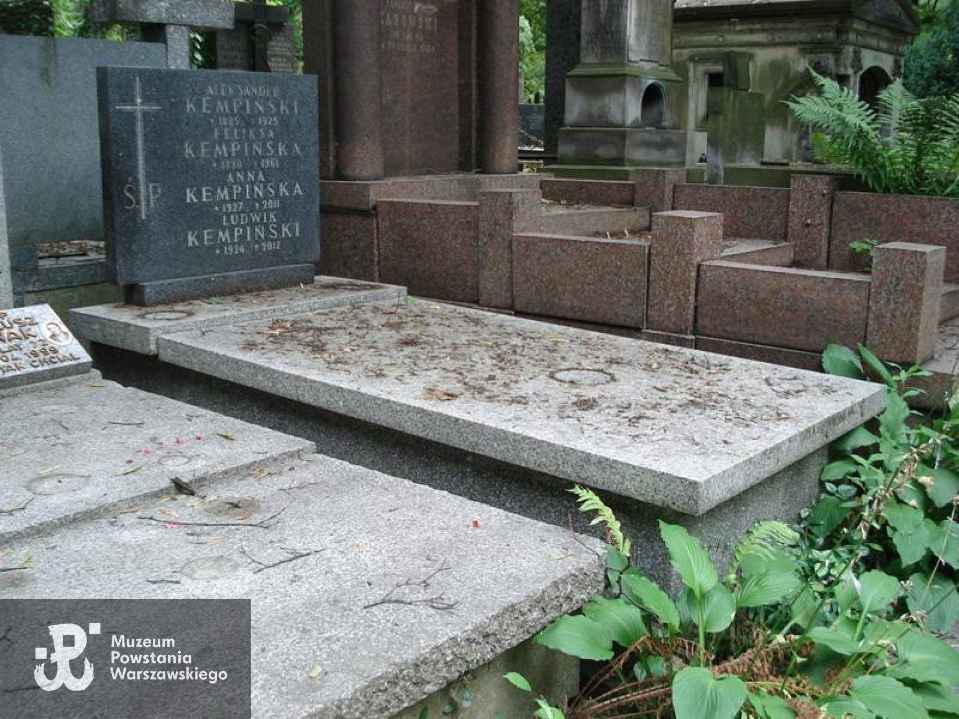 Źródło: https://cmentarze.um.warszawa.pl/pomnik.aspx?pom_id=34906 [dostęp: 23.04.2025].