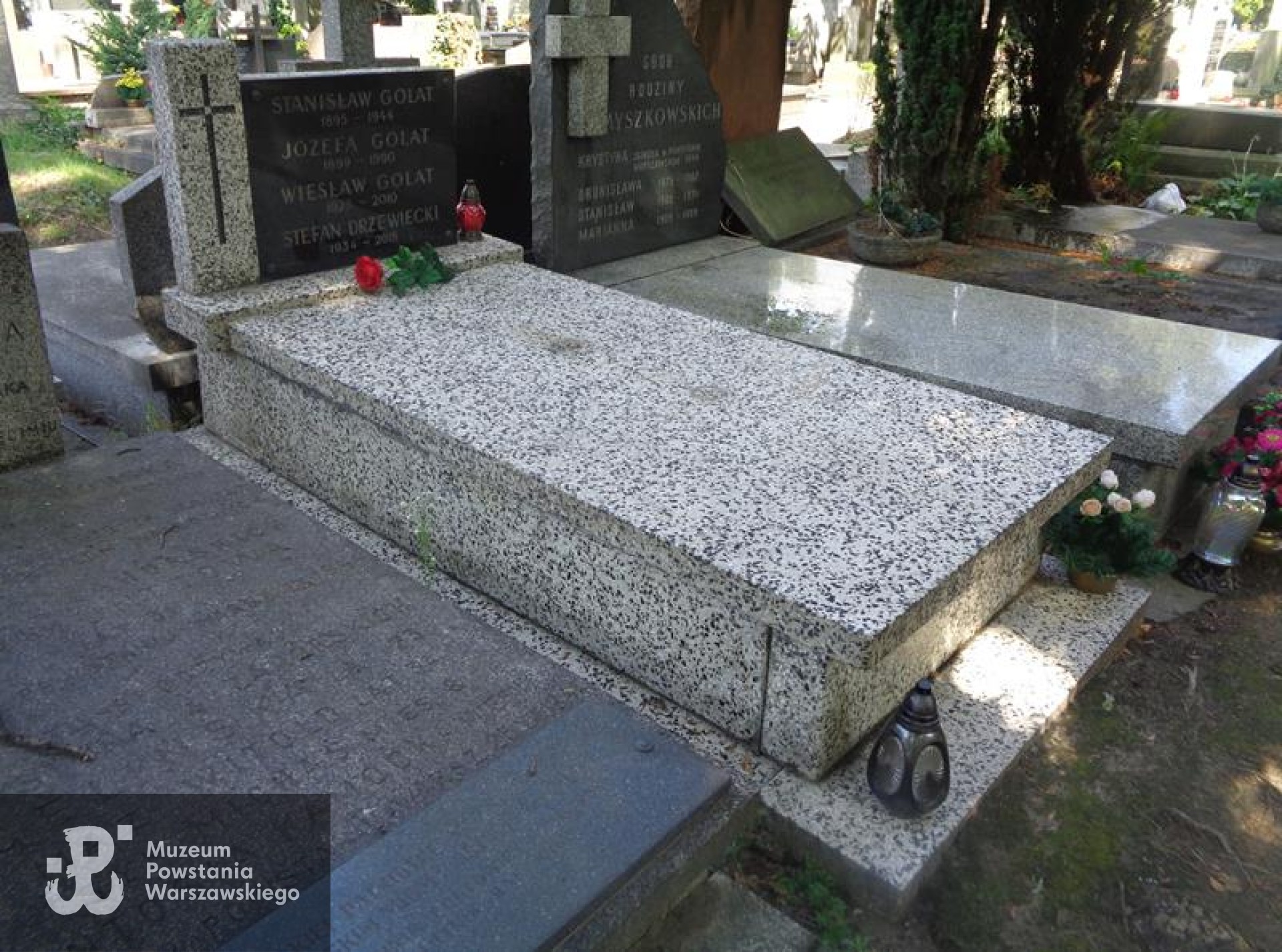 Źródło: https://cmentarze.um.warszawa.pl/pomnik.aspx?pom_id=51792 [dostęp: 16.04.2026].