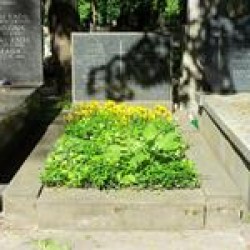 Źródło: https://cmentarze.um.warszawa.pl/pomnik.aspx?pom_id=39466 [dostęp: 10.04.2025].