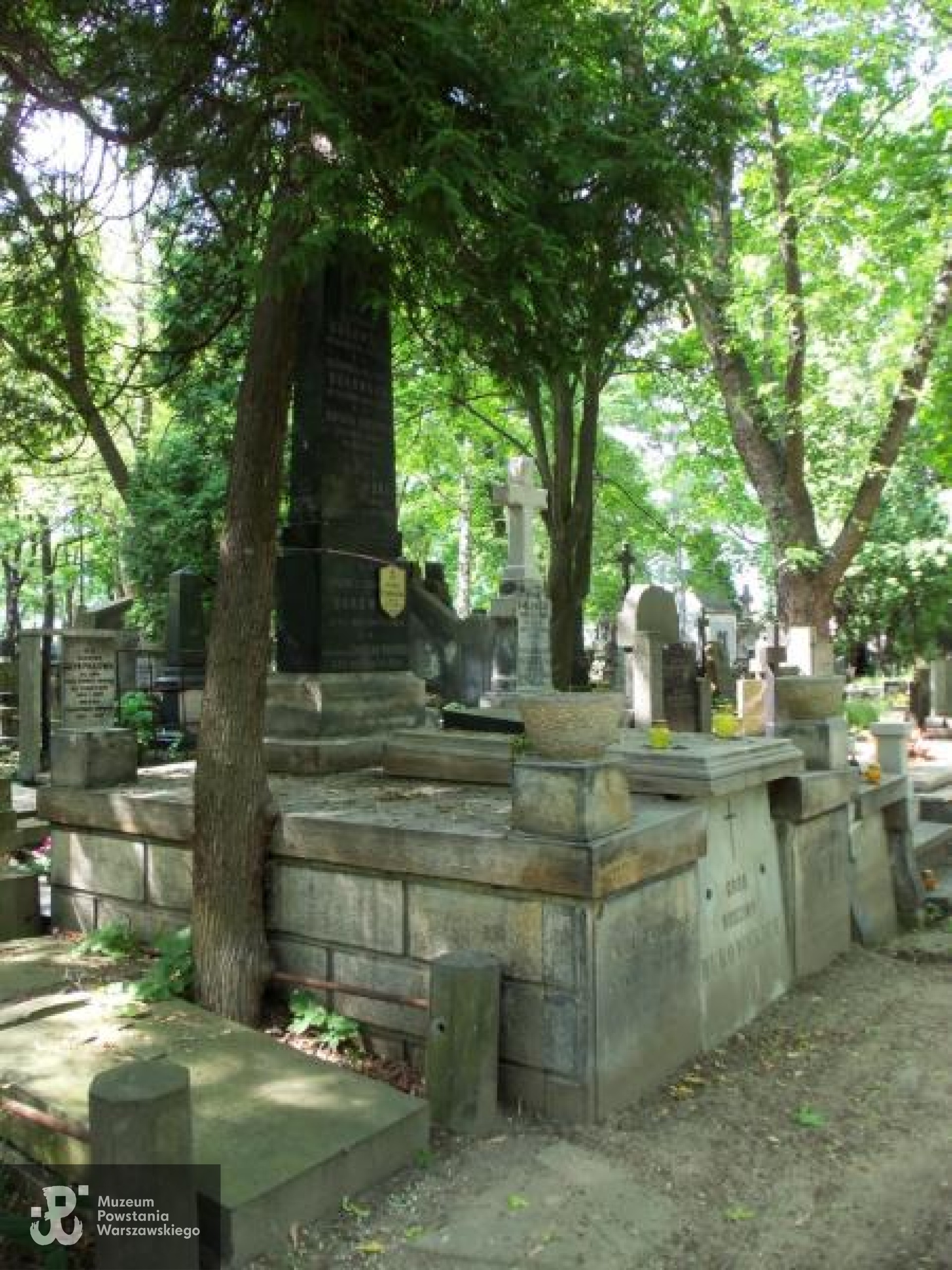 Źródło: https://cmentarze.um.warszawa.pl/pomnik.aspx?pom_id=17326 [dostęp: 23.06.2025].