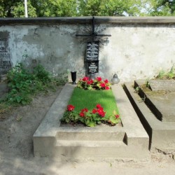 Źródło: https://cmentarze.um.warszawa.pl/pomnik.aspx?pom_id=20646 [dostęp: 12.05.2025].