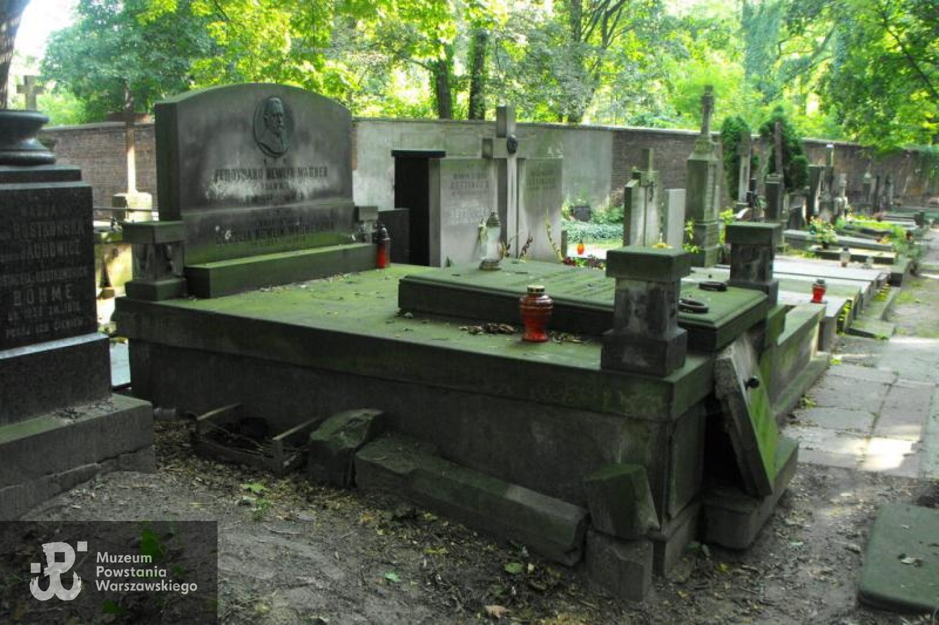 Źródło: https://cmentarze.um.warszawa.pl/pomnik.aspx?pom_id=23733 [dostęp: 10.04.2025].