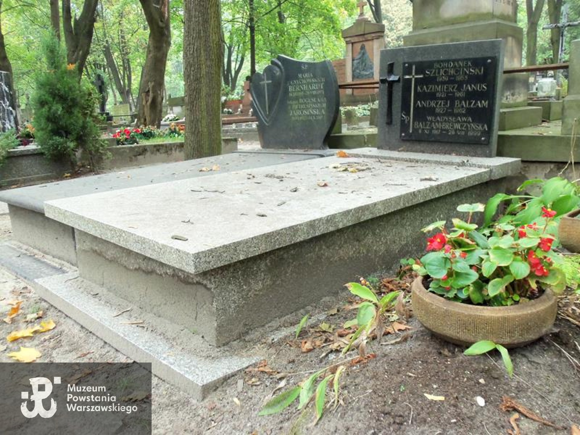 Źródło: https://cmentarze.um.warszawa.pl/pomnik.aspx?pom_id=39054 [dostęp: 08.05.2025].