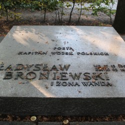Źródło: https://www.findagrave.com/memorial/243470507/wanda-broniewska [dostęp: 09.06.2025].