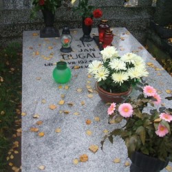 Źródło: https://warszawa.grobonet.com/grobonet/start.php?id=detale&idg=22395&inni=0&cinki=0 [dostęp: 23.06.2025].