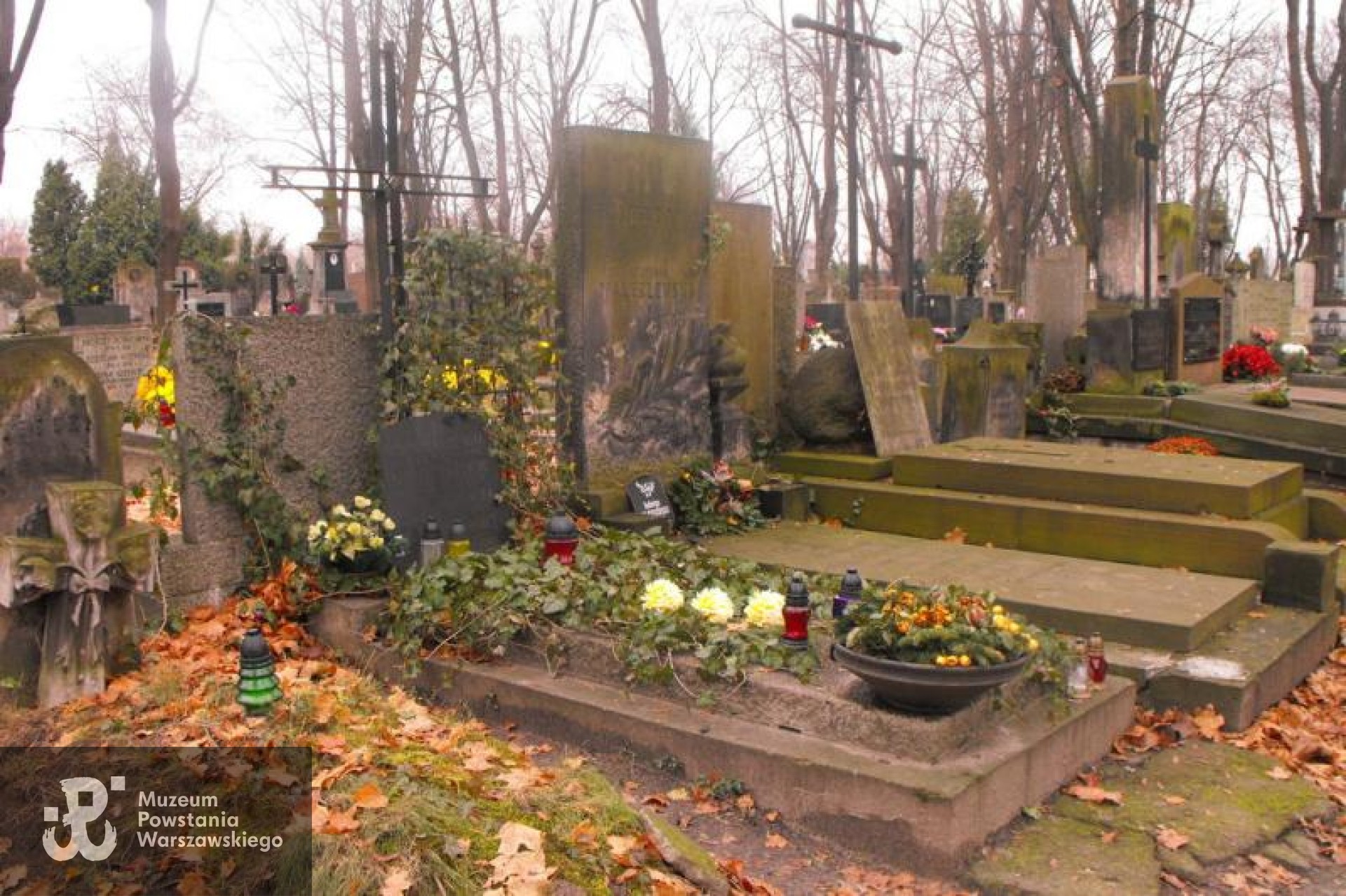 Źródło: https://cmentarze.um.warszawa.pl/pomnik.aspx?pom_id=25112 [dostęp: 09.10.2025].