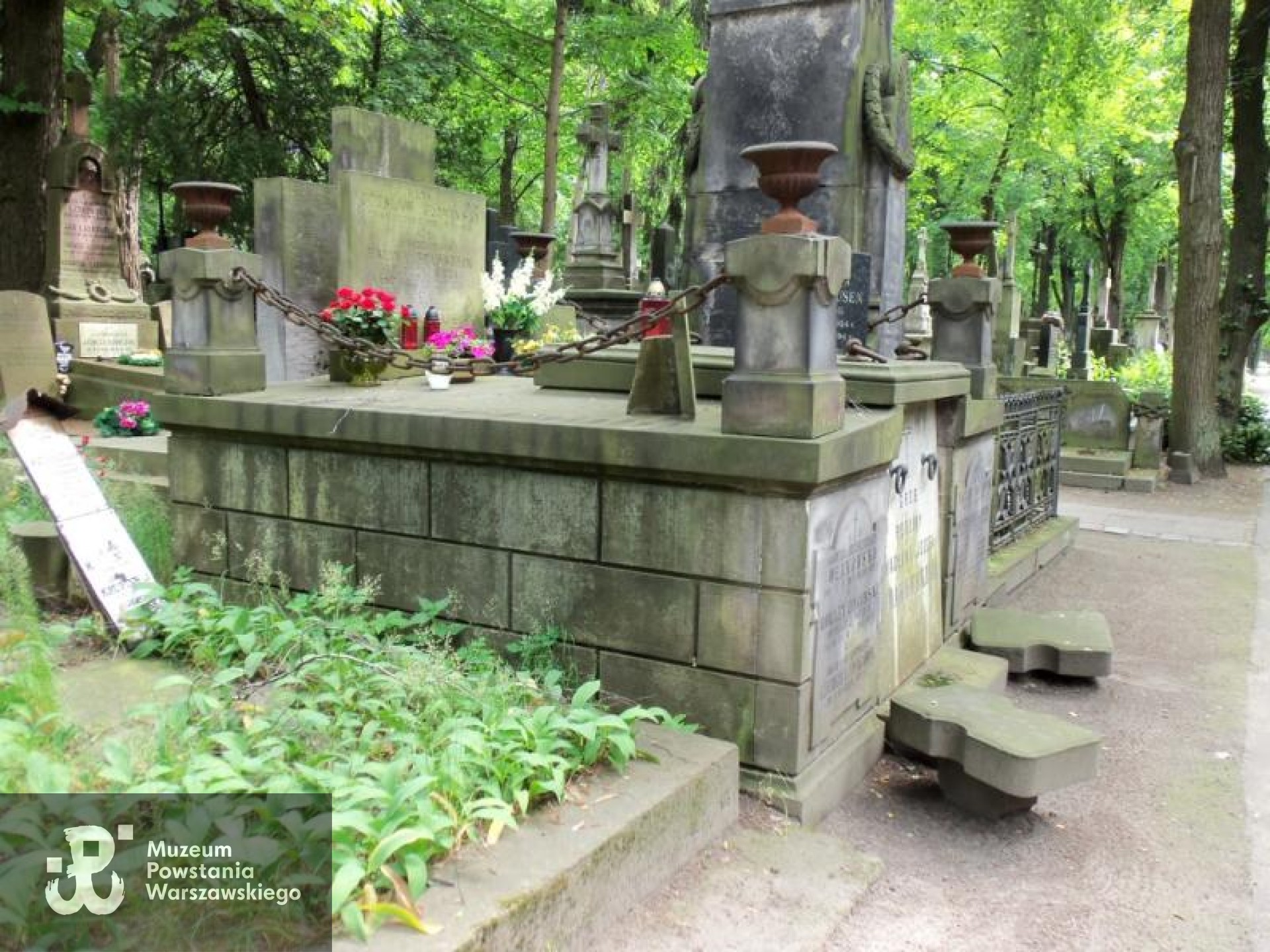 Źródło: https://cmentarze.um.warszawa.pl/pomnik.aspx?pom_id=18744 [dostęp: 09.06.2025].