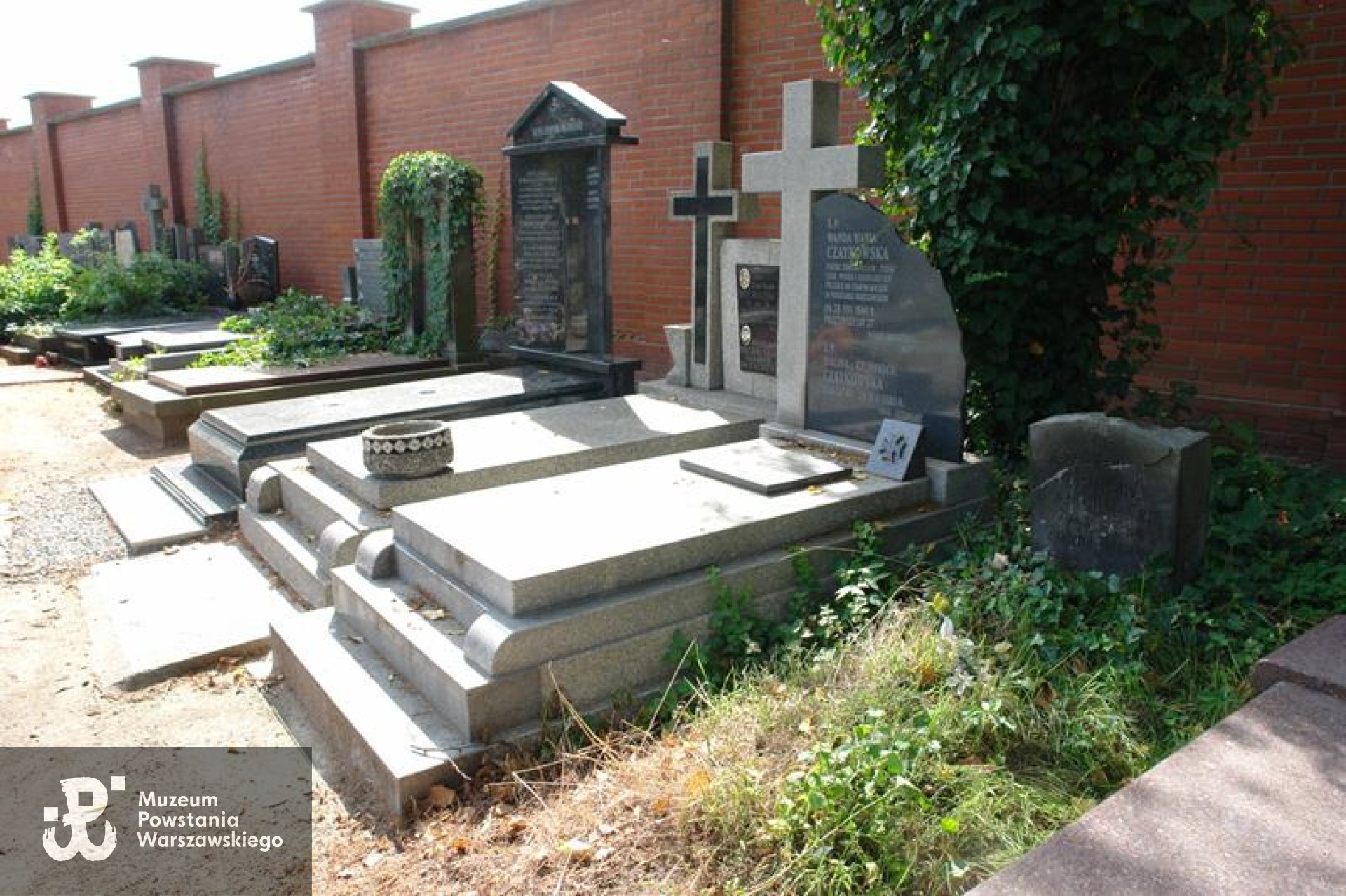 Źródło: https://cmentarze.um.warszawa.pl/pomnik.aspx?pom_id=37510 [dostęp: 9.04.2025].