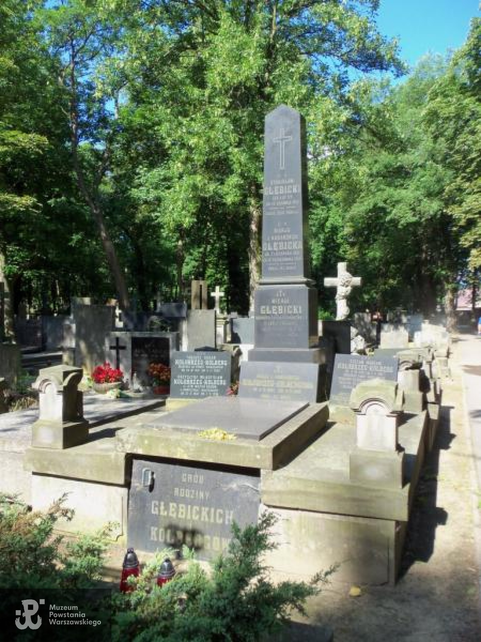 Źródło: https://cmentarze.um.warszawa.pl/pomnik.aspx?pom_id=17289 [dostęp: 02.04.2026].