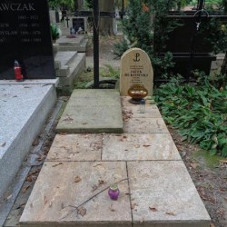 Źródło: https://cmentarze.um.warszawa.pl/pomnik.aspx?pom_id=66161 [dostęp: 16.10.2025].